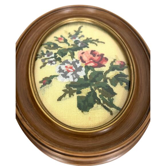 Set 2 Vintage Framed Floral  Needlepoint Oval Framed Pictures 9” x 7” - Picture 4 of 10